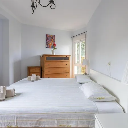 Two Bed Near Burriana Apartamento Nerja